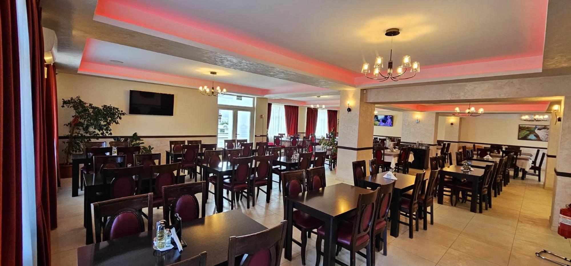 Pensiune Restaurant Pizzerie 2 Pauni Borşa المظهر الخارجي الصورة