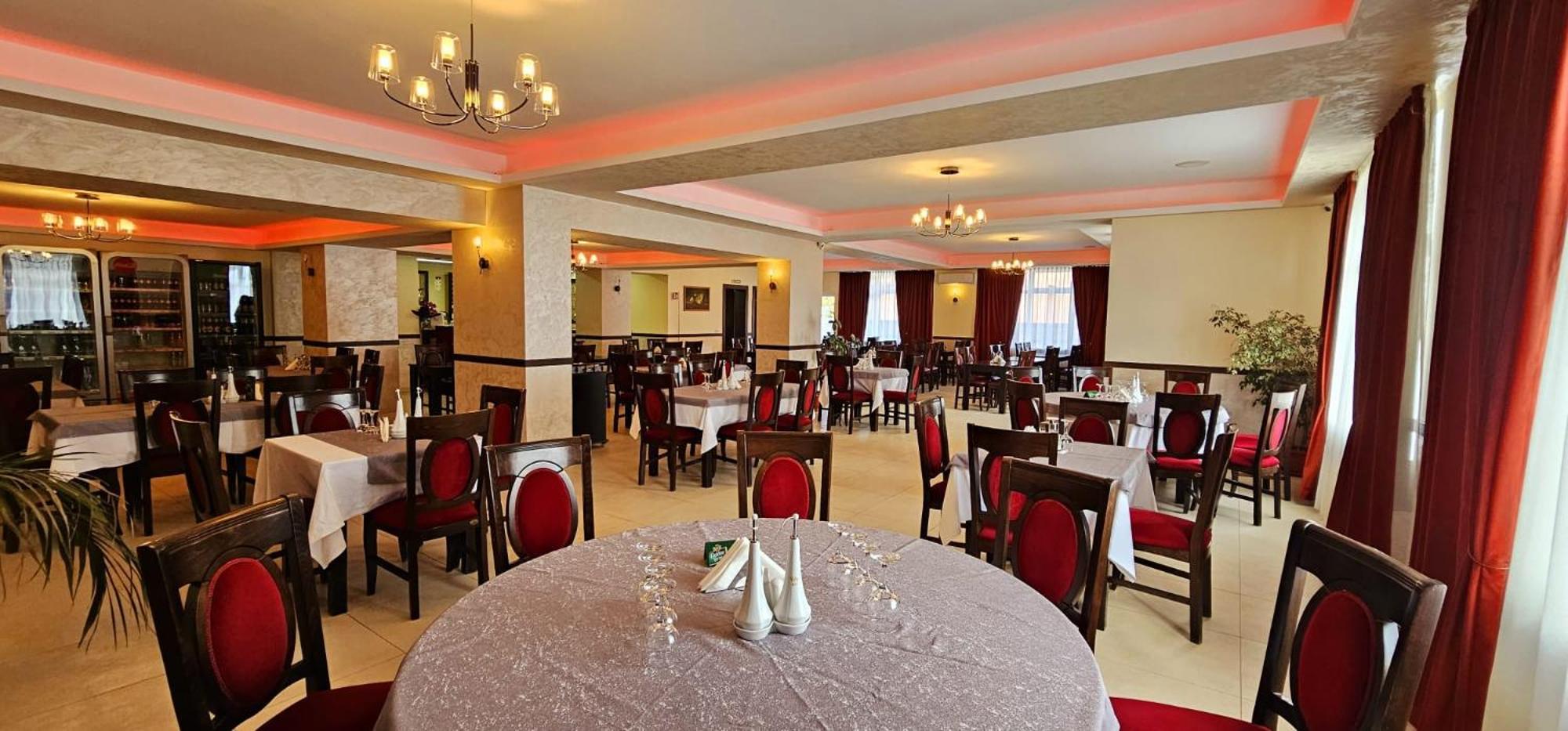Pensiune Restaurant Pizzerie 2 Pauni Borşa المظهر الخارجي الصورة